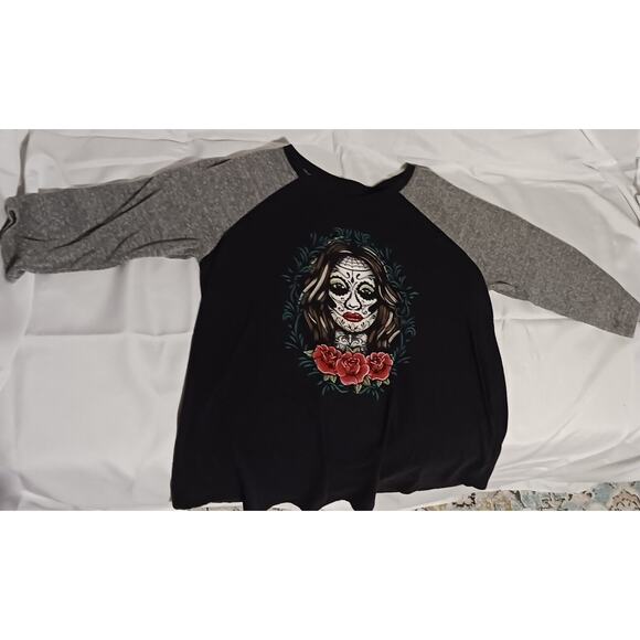 Torrid Classic Fit Day of the Dead Ladies Sz 0 Black 3/4 Sleeve Raglan T-Shirt - Picture 9 of 9